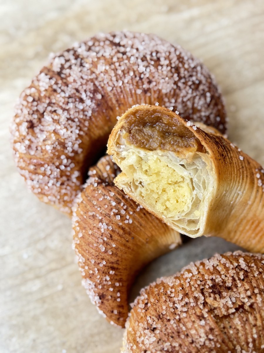 Croissant Gazelle Pomme cannelle, à la coupe